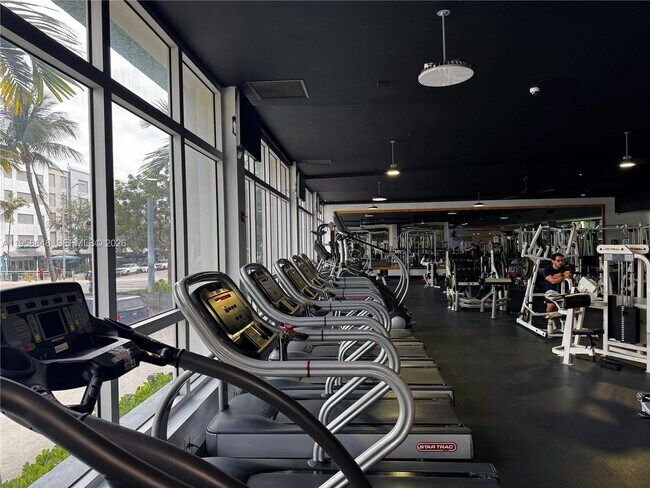 Building Photo - 1000 West Ave