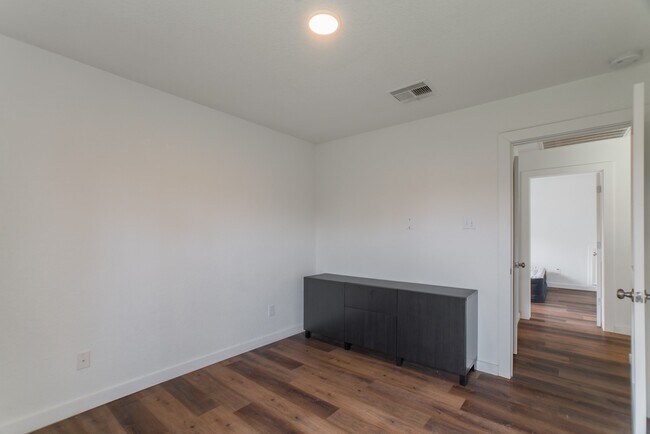 Building Photo - 102 E Lasting Spring Cir