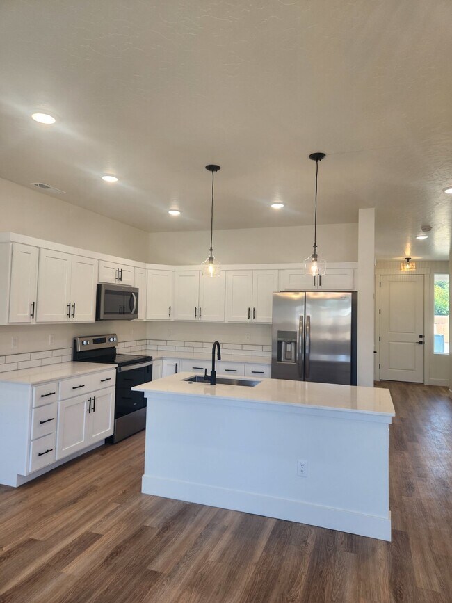Building Photo - "Modern Comfort Awaits: Spacious and NEW 3-Bed Townhouse Available June 1st!