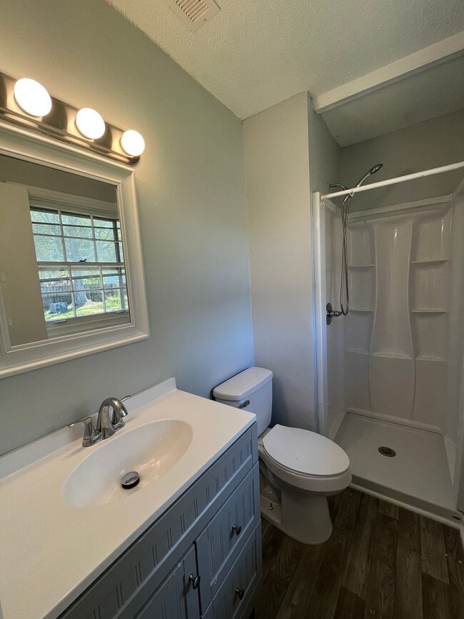 Building Photo - 4 Bedroom Home Located in Pineville Hills Community