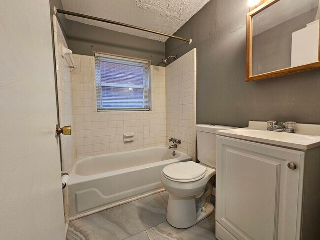 Building Photo - 3706 Noblitt Dr