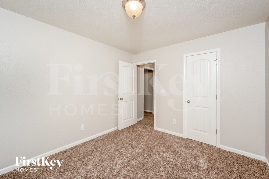 Building Photo - 29 Parkwood Dr