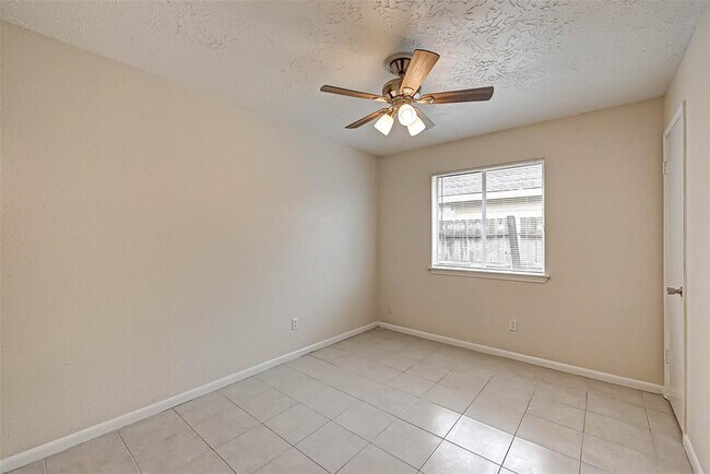 Building Photo - 17435 Glenmorris Dr