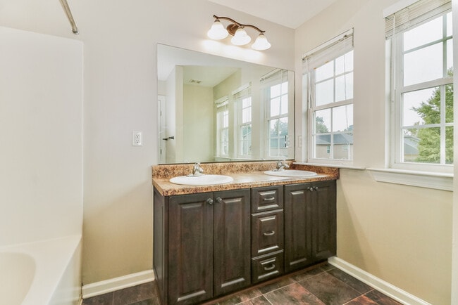 Building Photo - 1977 Kenlock Dr