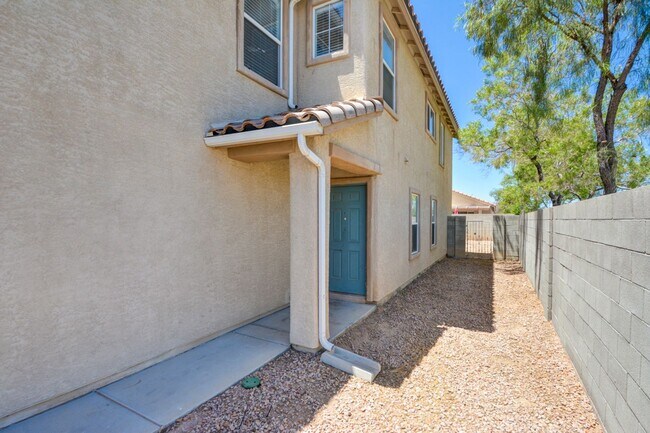 Building Photo - Fabulous 3 bed/2.5 bath two-story home in ...