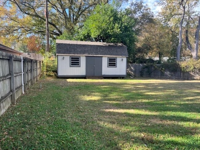 Building Photo - 465 Malboro Rd