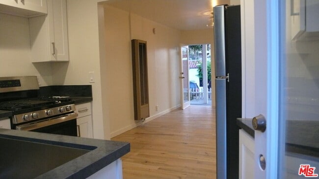 Building Photo - 252 Hampton Dr