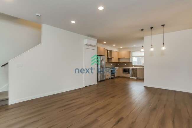 Building Photo - A beautiful 3 bed and 2 bathroom house for rent