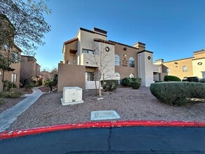 Building Photo - 1 MONTH FREE***REMODELED 2 BEDROOM DOWNSTAIRS CONDO IN GATED COMMUNITY
