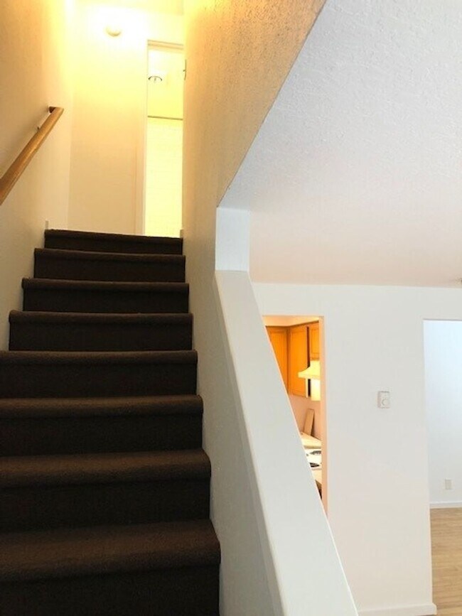Building Photo - Piedmont Neighborhood light-filled townhom...