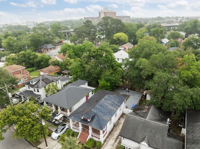 Building Photo - Incredibly Well Maintained & Beautiful Hom...