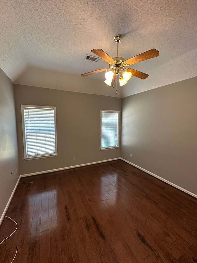Building Photo - Beautiful 3 Bedroom/2.5 Bath Home on Quail...