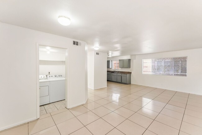 Building Photo - 375 N 15th St
