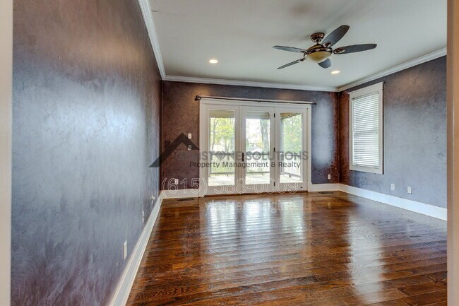 Building Photo - 210 38th Ave N