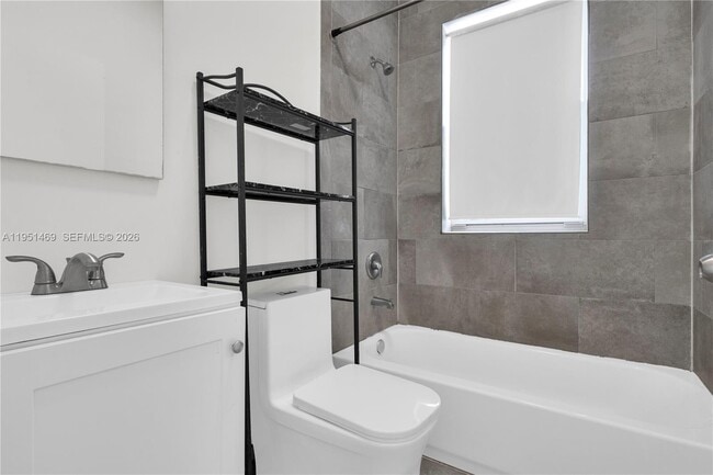 Building Photo - 402 NW 12th Ave