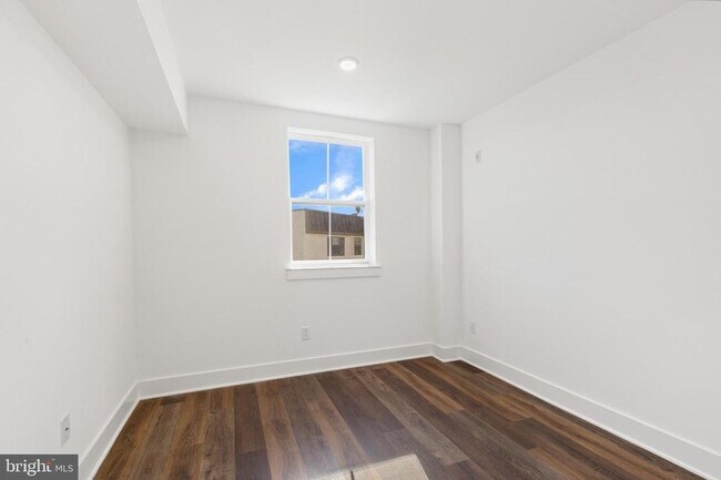 Building Photo - 7037 Ridge Ave