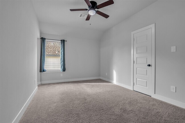 Building Photo - 215 Flower Moon Ct