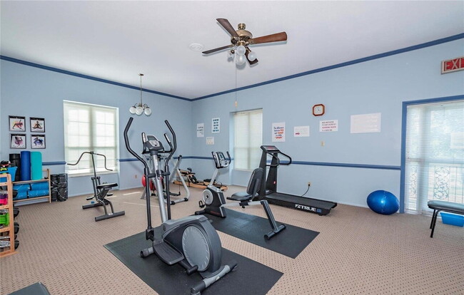 Building Photo - Bright & Spacious Unit with Natural Light