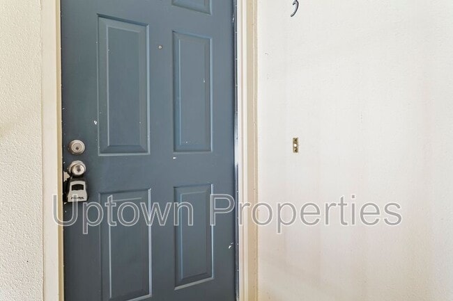 Building Photo - 5660 SW 180th Ave