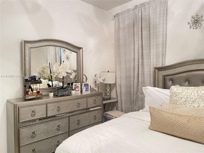 Building Photo - 27563 SW 139th Pl