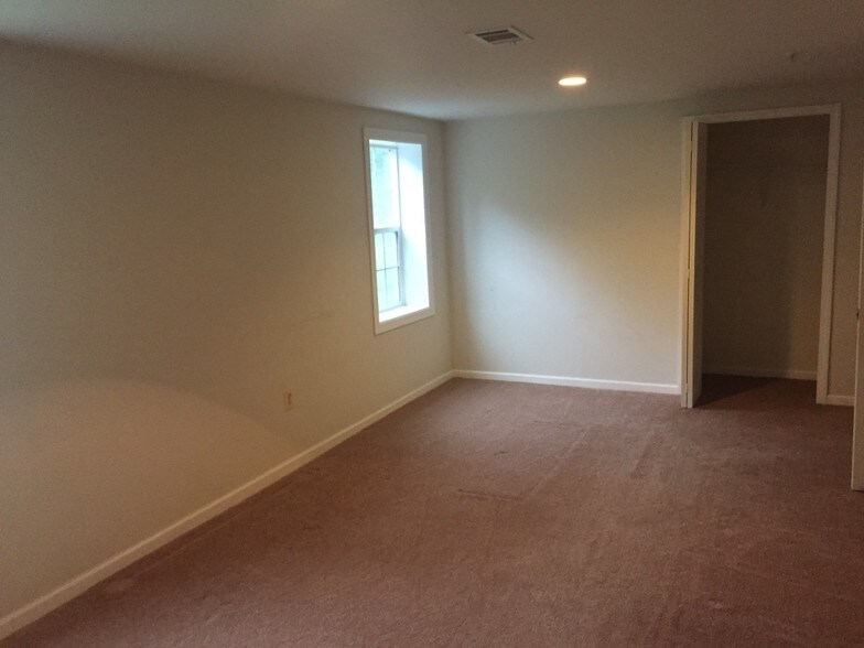 Living room 1D - 4300 Stablemere Ct