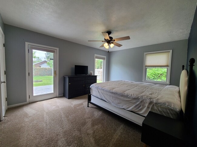Building Photo - Partially Furnished 3-Bedroom Home with Fe...