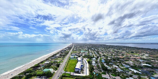 Building Photo - 2160 N Hwy A1A