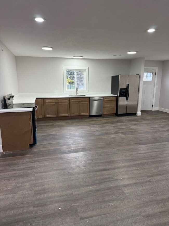 Building Photo - FABULOUS FOSTER