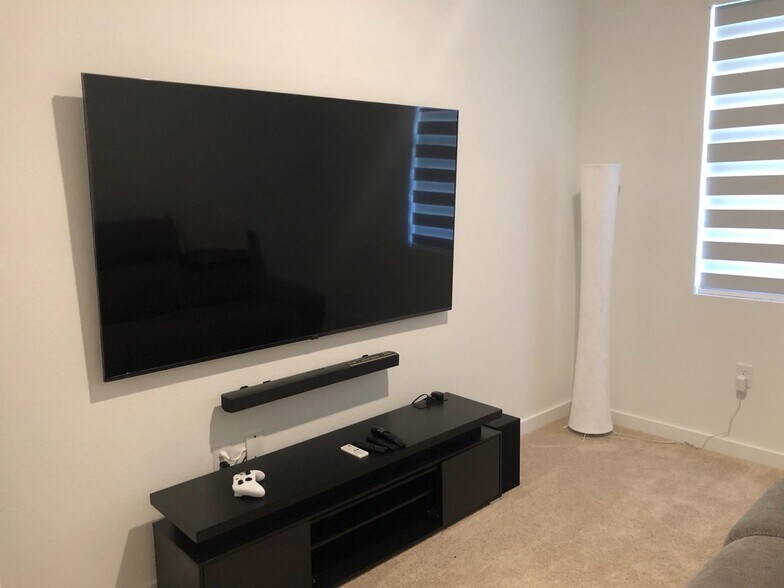 Building Photo - 939 NW 3rd Ter