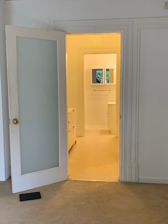 Bathroom hall - 41 Malvina Pl