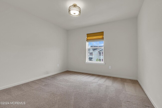 Building Photo - 44 Begonia Ln