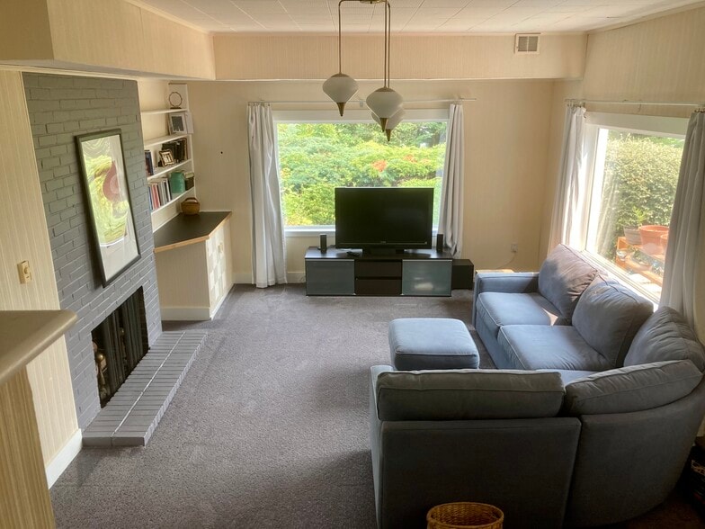 Building Photo - 3850 50th Ave NE