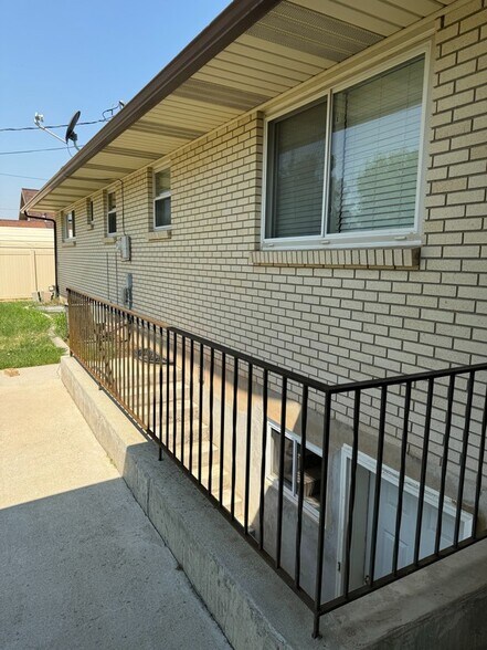 Building Photo - 730 E 660 N