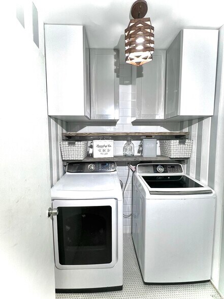 Laundry - 1420 W Sandpiper Cir