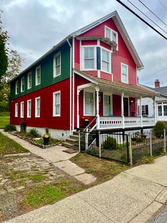 Building Photo - 39 Pearl St