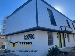 Building Photo - 2B/1B Townhome