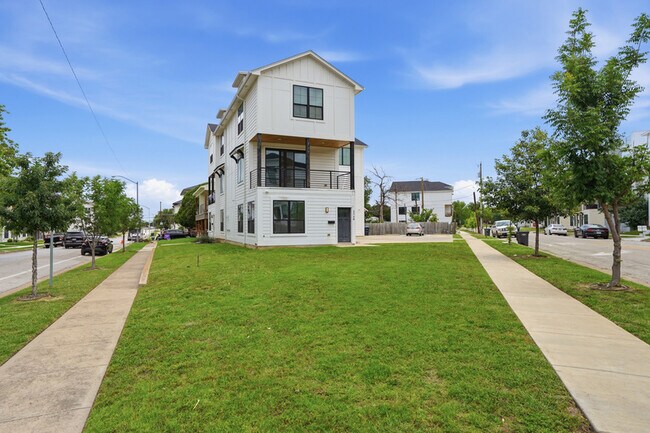 Building Photo - 3221 Forest Park Blvd