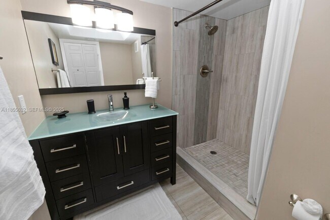 Building Photo - 16251 Golf Club Rd