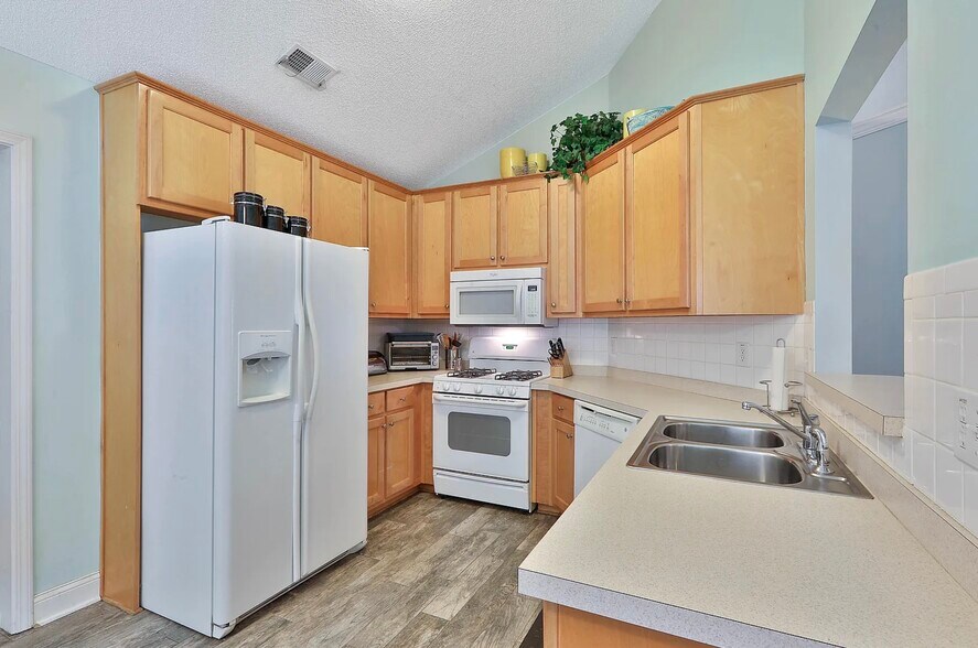 Building Photo - 195 Hunterian Pl