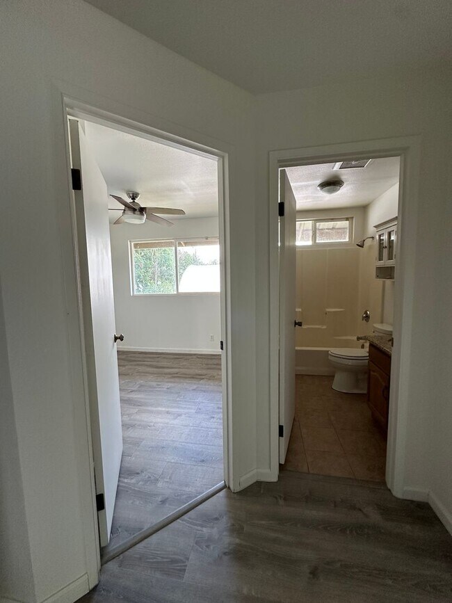 Building Photo - Charming 3-bedroom ,2-bathroom & Fully Fenced