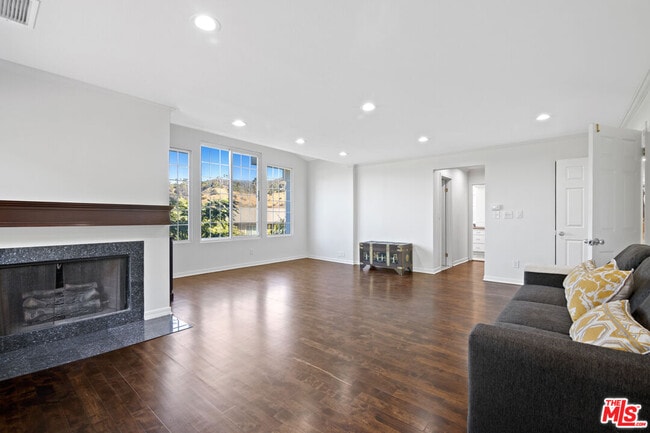 Building Photo - 2461 Jupiter Dr