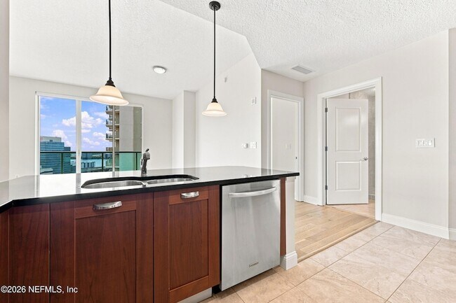 Building Photo - 1431 Riverplace Blvd