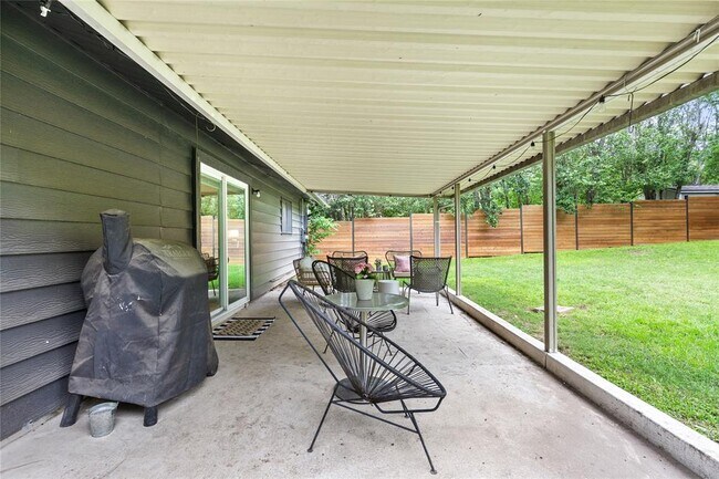 Building Photo - 8704 Clarewood Dr