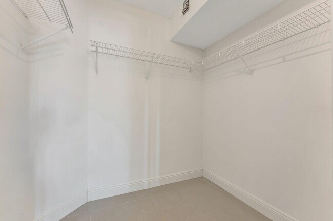Building Photo - 5055 Wiles Rd