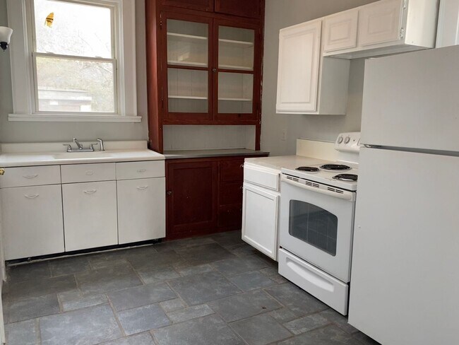 Building Photo - 4226 W 8th St