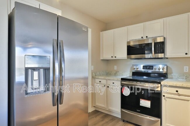 Building Photo - 11706 W Sunnyside Dr