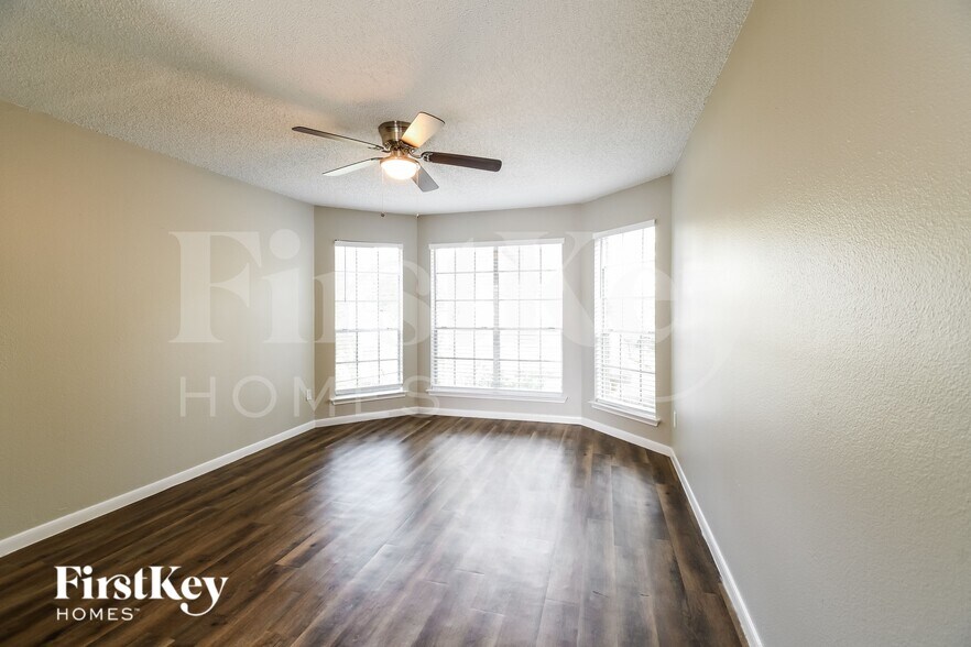 Building Photo - 5306 Spring Branch Dr