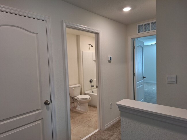 Building Photo - 3BR 2.5BA VENETIAN BAY TOWNHOME