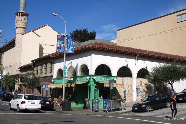 Building Photo - 2642 Van Ness Ave