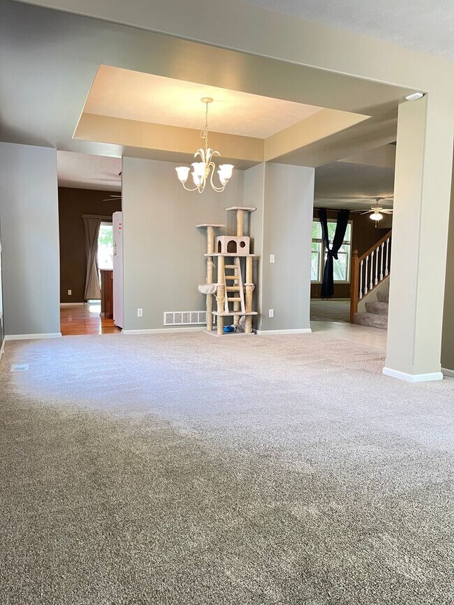 Building Photo - Beautiful 4 bed 2.5 bath 3000+sq ft